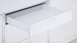 Výsuvný box ELEGANCE 450 - bílý - Výsuvný box WIRELI Elegance, nový moderní design v podobě hranatých bočnic, špičková kvalita pojezdů.