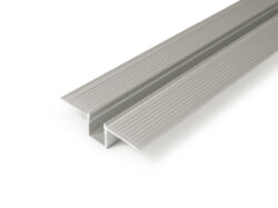 Profil WIRELI HIDE10 C4 stříbrný elox, 2m (metráž) - Profil vkládaný do vyfrézované drážky.